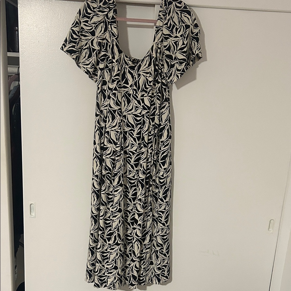 a new day Black & Cream Leaf-Print Midi Dress